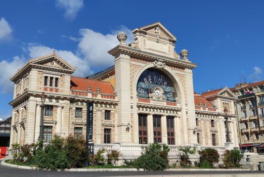 Façade de la Gare du Sud