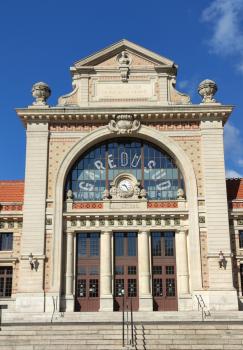 Façade de la gare du Sud. Détail.