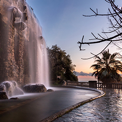 Détail de la cascade du Parc de la colline du Château