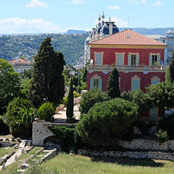 Villa des Arènes et l'ancien Excelsior Régina Palace, colline de Cimiez