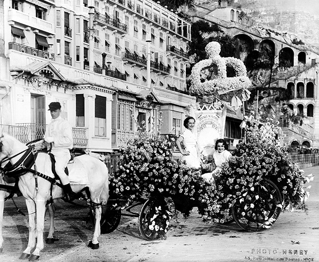The Ponchettes. A flowers decorated carriage during the Carnival flowers battle, ca. 1930