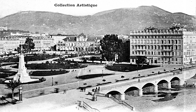 The garden and the bridge “Pont des Anges” after the widening works