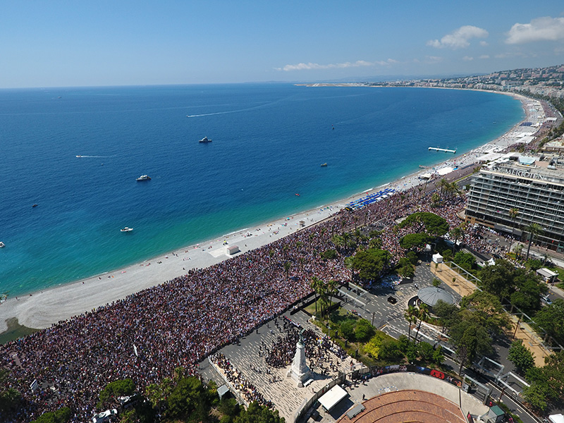 Hommage aux victimes de l'attentat du 14 juillet 2016