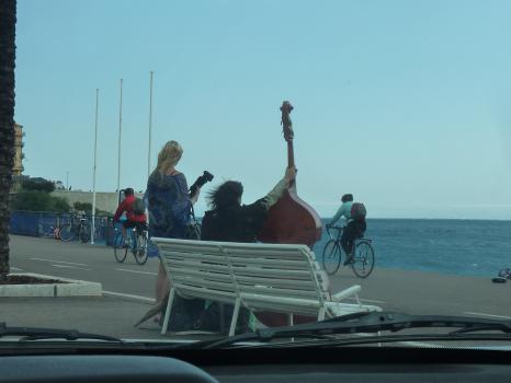 Après midi d'avril sur les Ponchettes, bicylettes et contrebasse