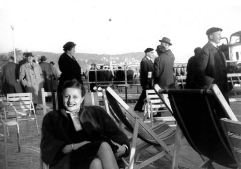 Dina sur la chaise longue