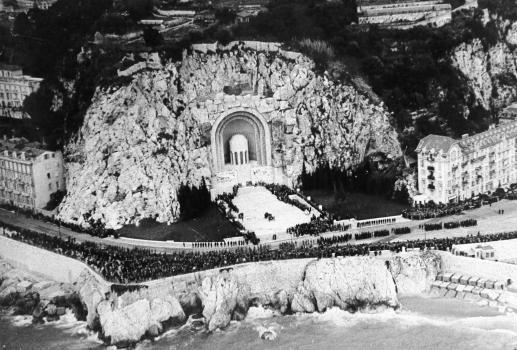 Tour de France Monuments aux Morts