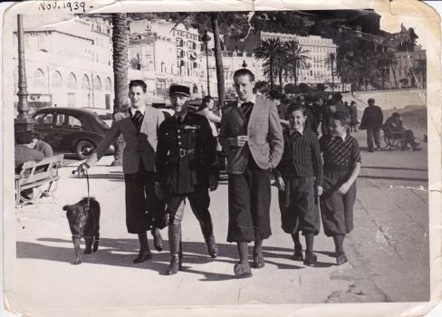 Jean, Claude, Charles et Leo avec leur père