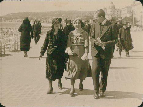 Mme PRAT avec sa fille Jeanne et son fiancé Lucien MULLER