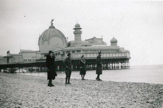 Yvonne, Maurice son mari, Mme Gibert et Clément Gibert