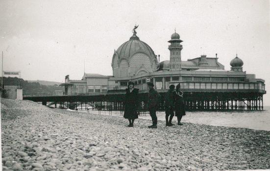 Yvonne, Maurice avec Mme et M. Gibert