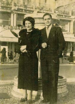 Mariage de Lucie Antoinette et Marius Charles face au restaurant le Savoy