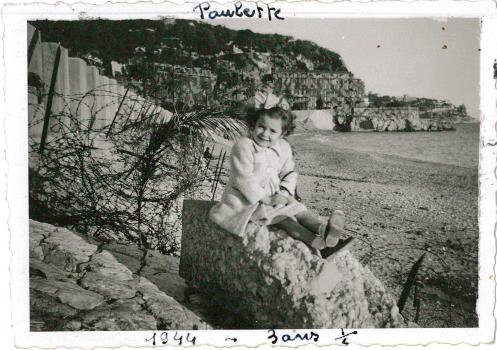 Paulette devant la Promenade