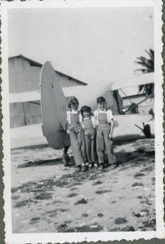 Annette, Mady et Jean  sur la base aérienne de Nice