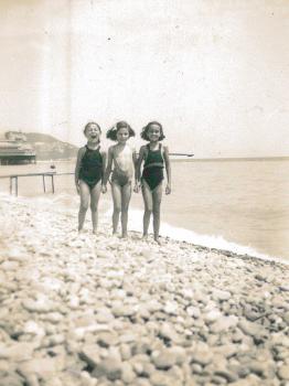 Jacqueline, Lydie et leur amie