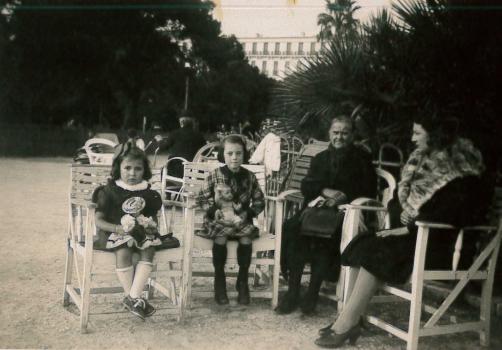 Jacqueline, sa grand-mère, Liliane et sa maman