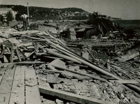 La Promenade, décombres