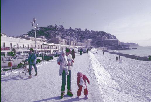 Le quai des Etats-Unis  sous la  neige  en janvier 1985