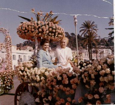 Michèle en calèche - Bataille de fleurs