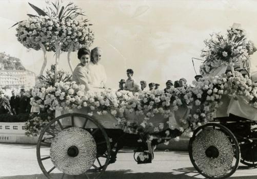 Michèle sur la calèche - Bataille de fleurs