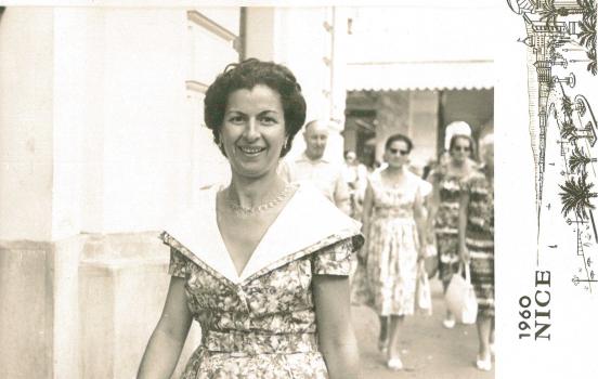 Stella devant le Palais de la Méditerranée