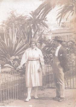 Louis et Blanche Marcucci dans le jardin Albert 1er