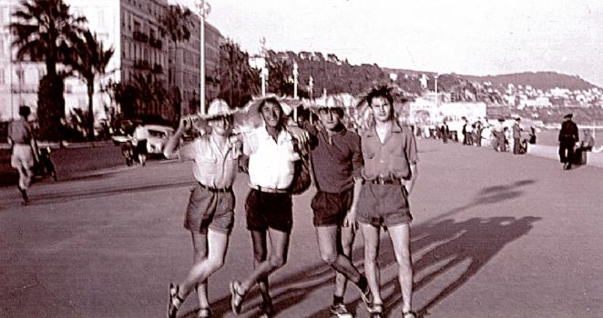 Lucien, Jean-Claude, Michel et Jacques qui fêtent la fin des études