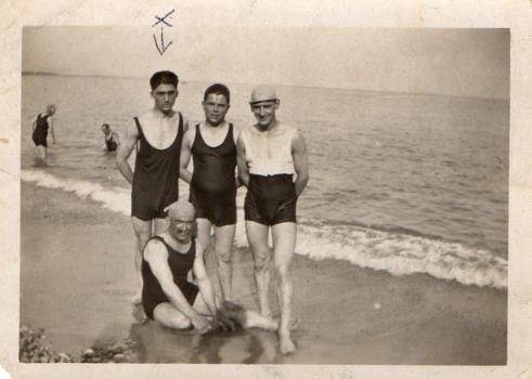 Famille au bord de la mer à Nice