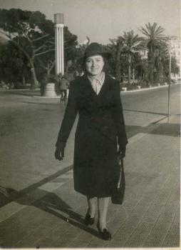 Lucrèce en face du jardin Albert 1er