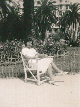 Josette dans le jardin