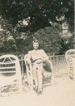 Josette dans le jardin Albert 1er