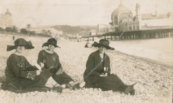 Alexandrine Belleudy( à droite) avec ses amies