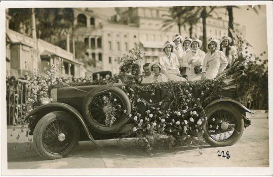 Bataille de Fleurs - voiture de la famille CIAUDO