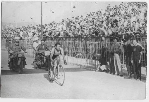 Arrivée du Tour de France 1947, étape  Digne - Nice  ( Promenade  des  Anglais )