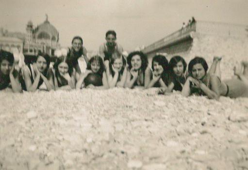 Les couturières de l'atelier Sylviane à la plage