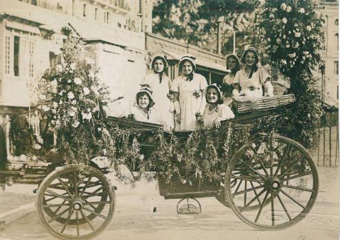 Emilie Cotto (au centre) et ses amies de l'école pratique