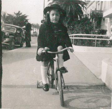 Jacqueline en vélo sur la Prom'