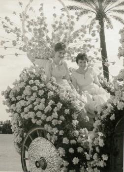 Jacqueline et Jocelyne à la bataille de fleurs
