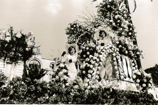 Jacqueline et Jocelyne à la bataille de fleurs