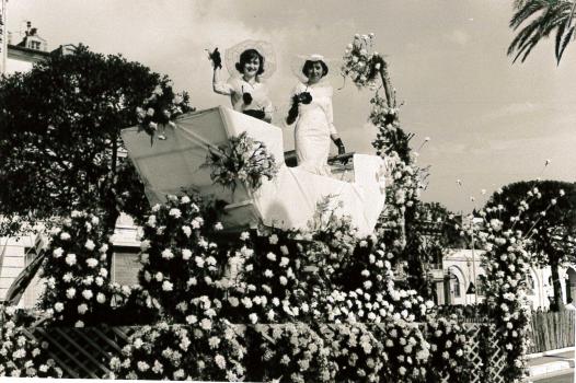 Jacqueline et Jocelyne à la bataille de fleurs