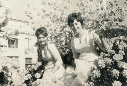Jacqueline et Jocelyne, bataille de fleurs