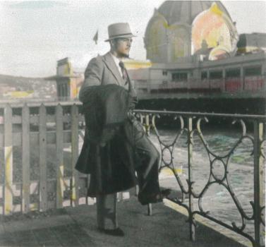 Jacques Barnoin devant la Jetée-Promenade