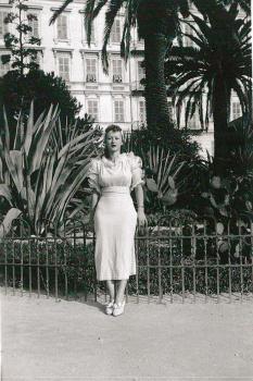 Rose Barnoin dans le jardin Albert 1er