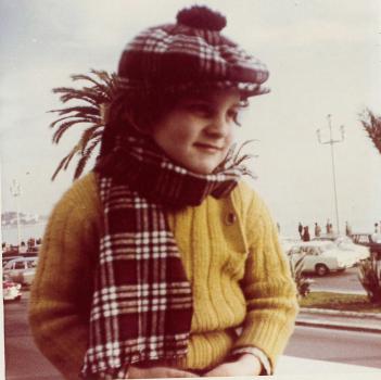 Alexis sous le regard de sa maman