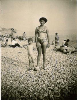 Annie et Michèle sur la plage Baie des Anges