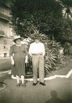 Pépé et mémé Bourg sur la Promenade des Anglais