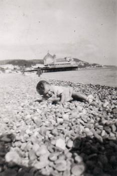 André Pouzols découvrant la plage