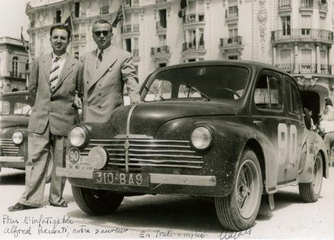 Les deux équipiers de la régie Renault N°90