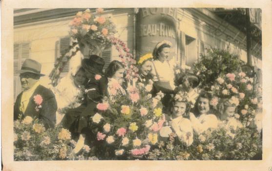 Le 13 mars 1947, Bataille de Fleurs devant l'hôtel Beau Rivage