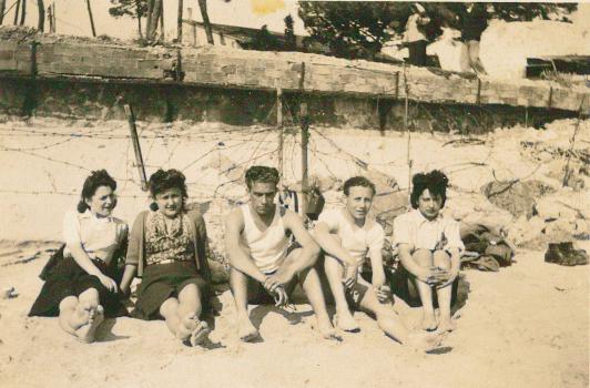 Albert, Antonine, Reine et ses amis