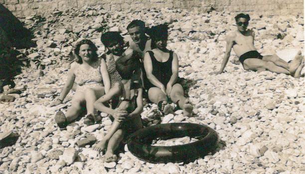 Gisèle et ses amis à la plage